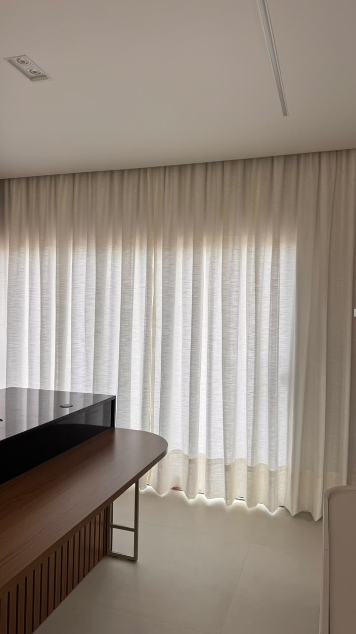 Cortinas em ambiente integrado, trabalho da Teris Modas