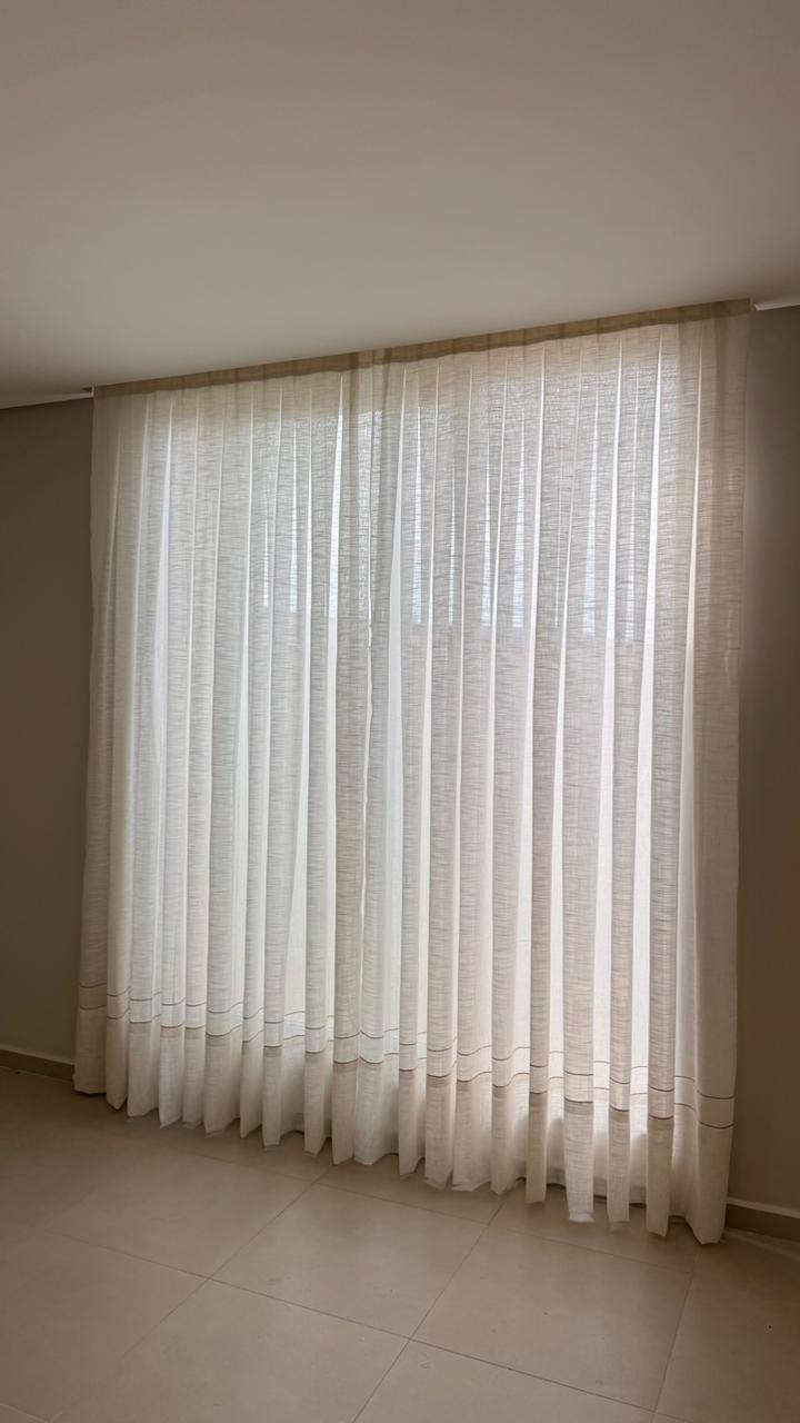 Cortinas com detalhe na barra, trabalho da Teris Modas