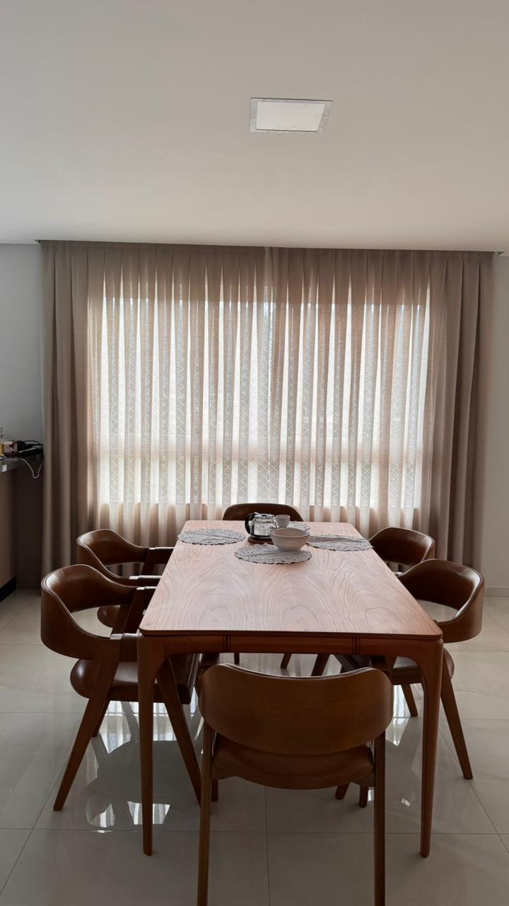 Cortinas na sala de jantar, trabalho da Teris Modas